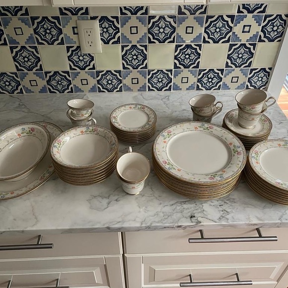 Complete set of noritake China in almost new condition - Picture 2 of 7